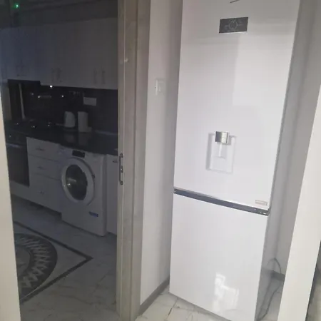 Ely's Deluxe * Boekarest