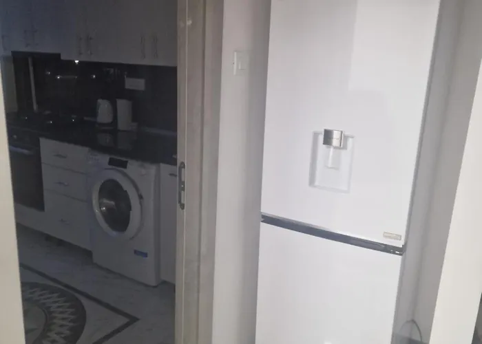 Ely's Deluxe * 布加勒斯特